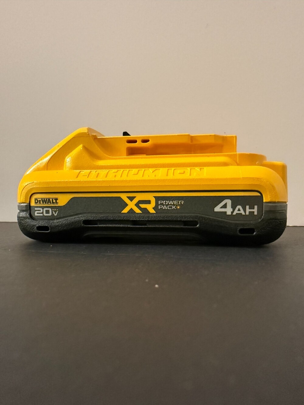 DEWALT DCB2104 20V MAX XR POWERPACK 4Ah Lithium Ion Battery 50% More Power